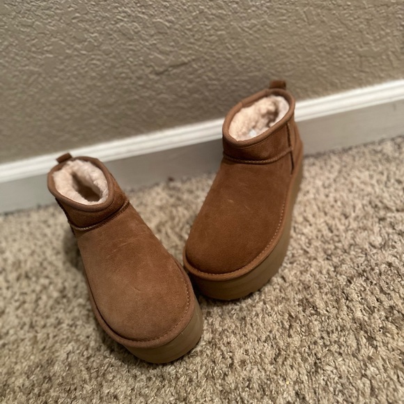 UGG - Picture 9 of 10